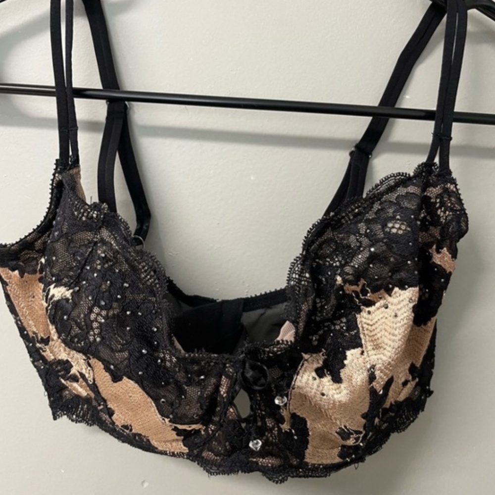 Victoria's Secret Lace Unlined Demi Bra 34DDD Gold Rhinestone Embellished